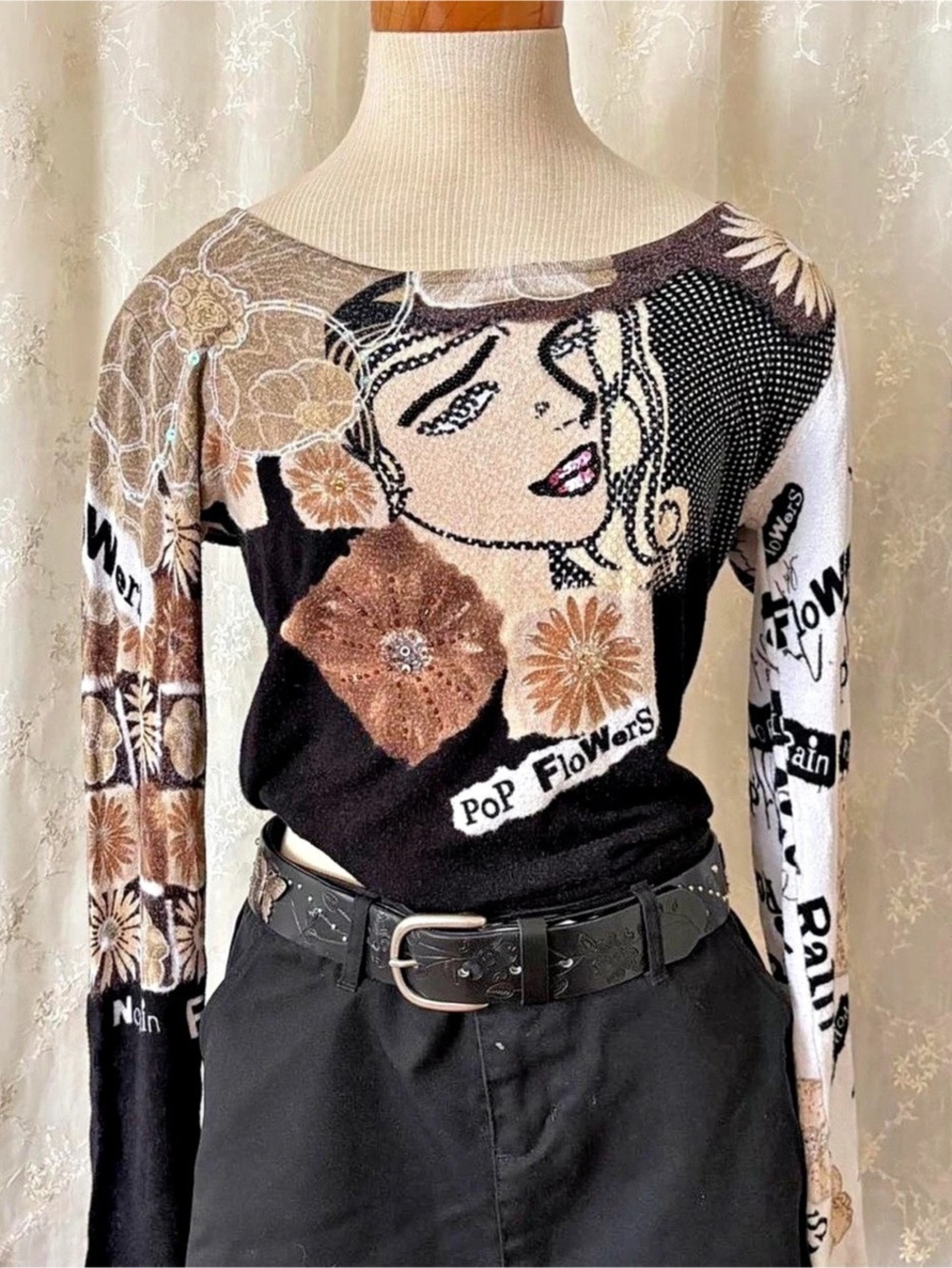 Twenty Floral Long Sleeve Top in Black & White Size Medium